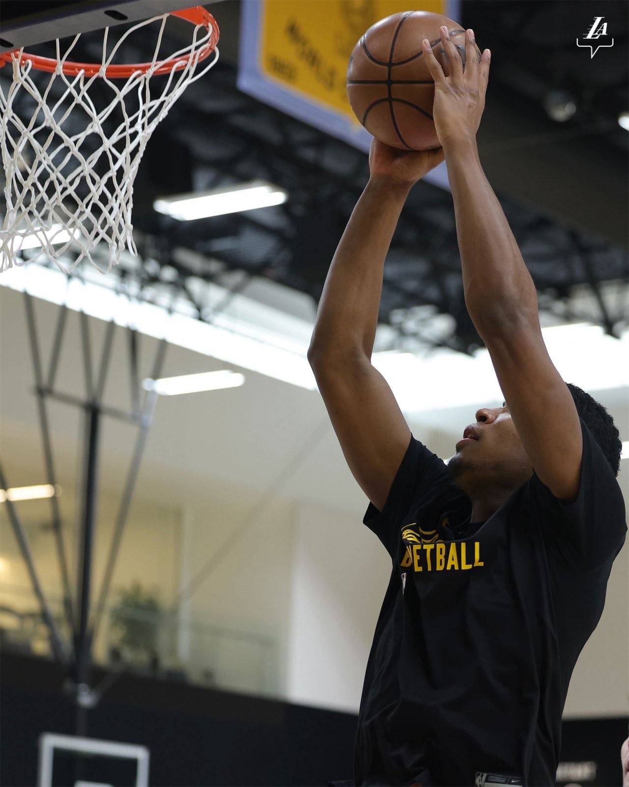 包含中超倒计时，洛杉矶湖人赛后队长鼓劲，细节引发关注，气氛紧张，更衣室氛围转暖的词条九游娱乐