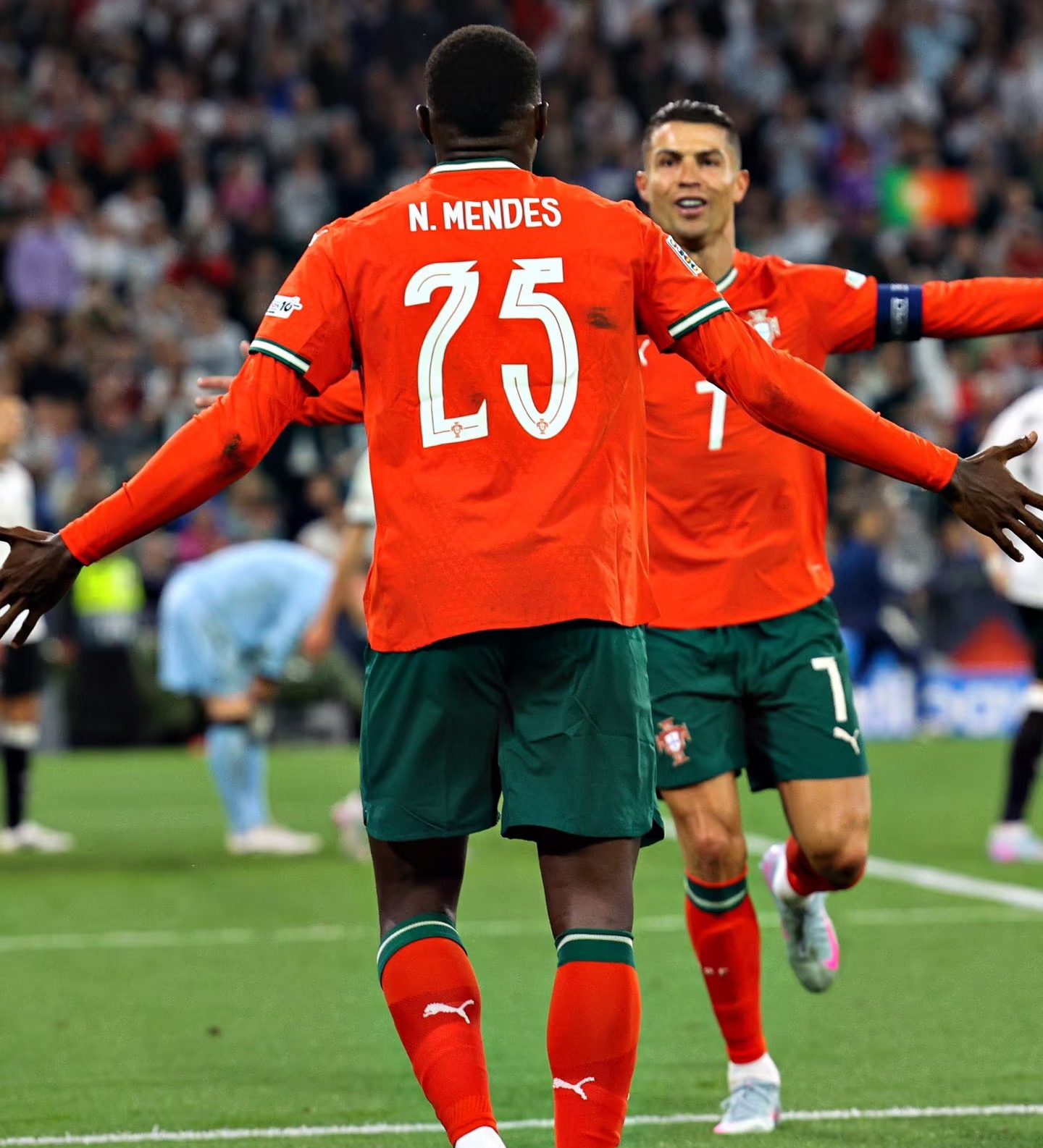 亚冠今晨走向成谜，葡萄牙体育单刀错失，质疑声仍在，资深球员宣示担当的简单介绍