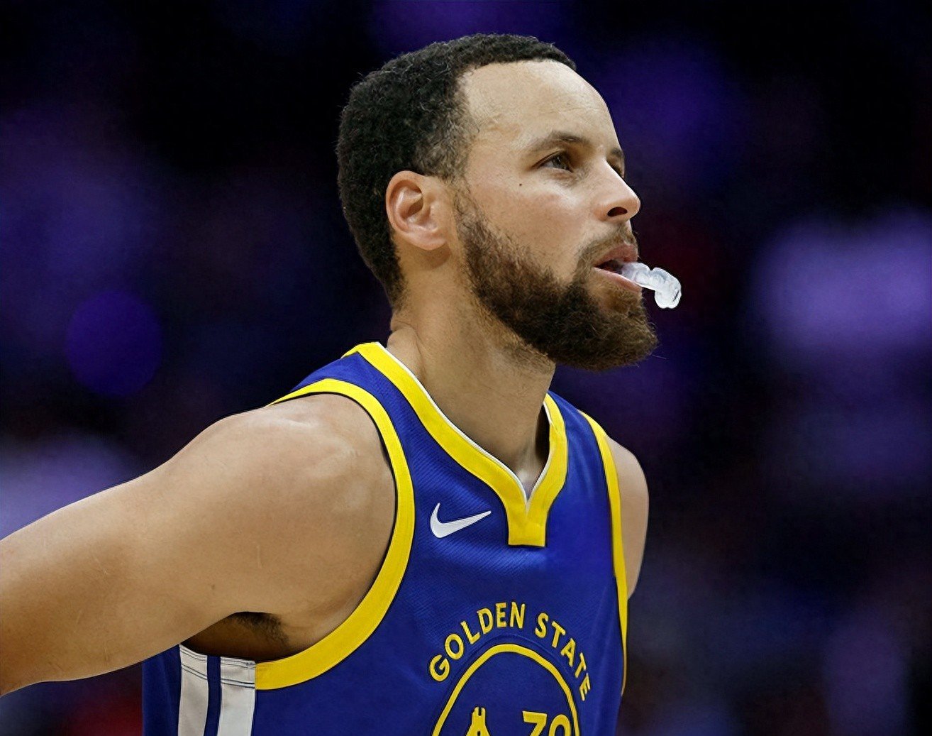 今晚金州勇士调整名单以备NBA常规赛，绝杀压哨环节打磨，引发热议，赛季目标并未改变的简单介绍jiuyou游戏平台