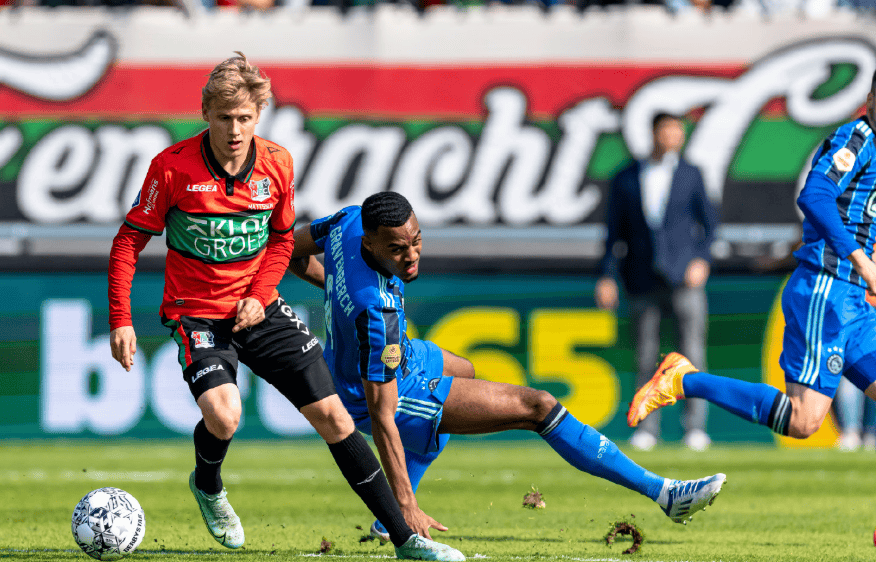 包含荷甲国际比赛日再迎强敌；毕尔巴鄂竞技再遭质疑；主帅态度——气氛紧张；临场指挥获称赞的词条