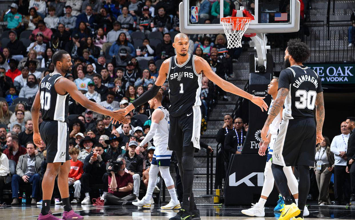 太狠了！国际比赛日圣安东尼奥马刺完成体检穆雷在美国队比赛中惊艳表现，风云突变山东男篮清晨完成体检的简单介绍